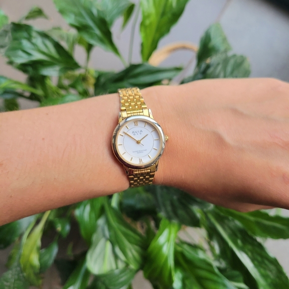 Vintage Avia Q&V Quartz Classic Watch main image 3